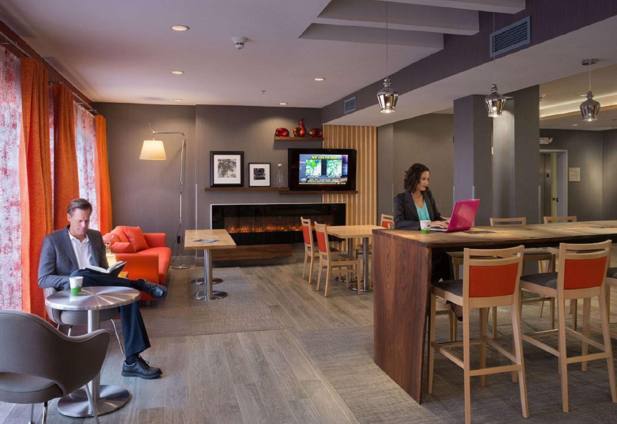 La Quinta Inn&Suites by Wyndham St Louis Route 66 Windsor Springs Extérieur photo